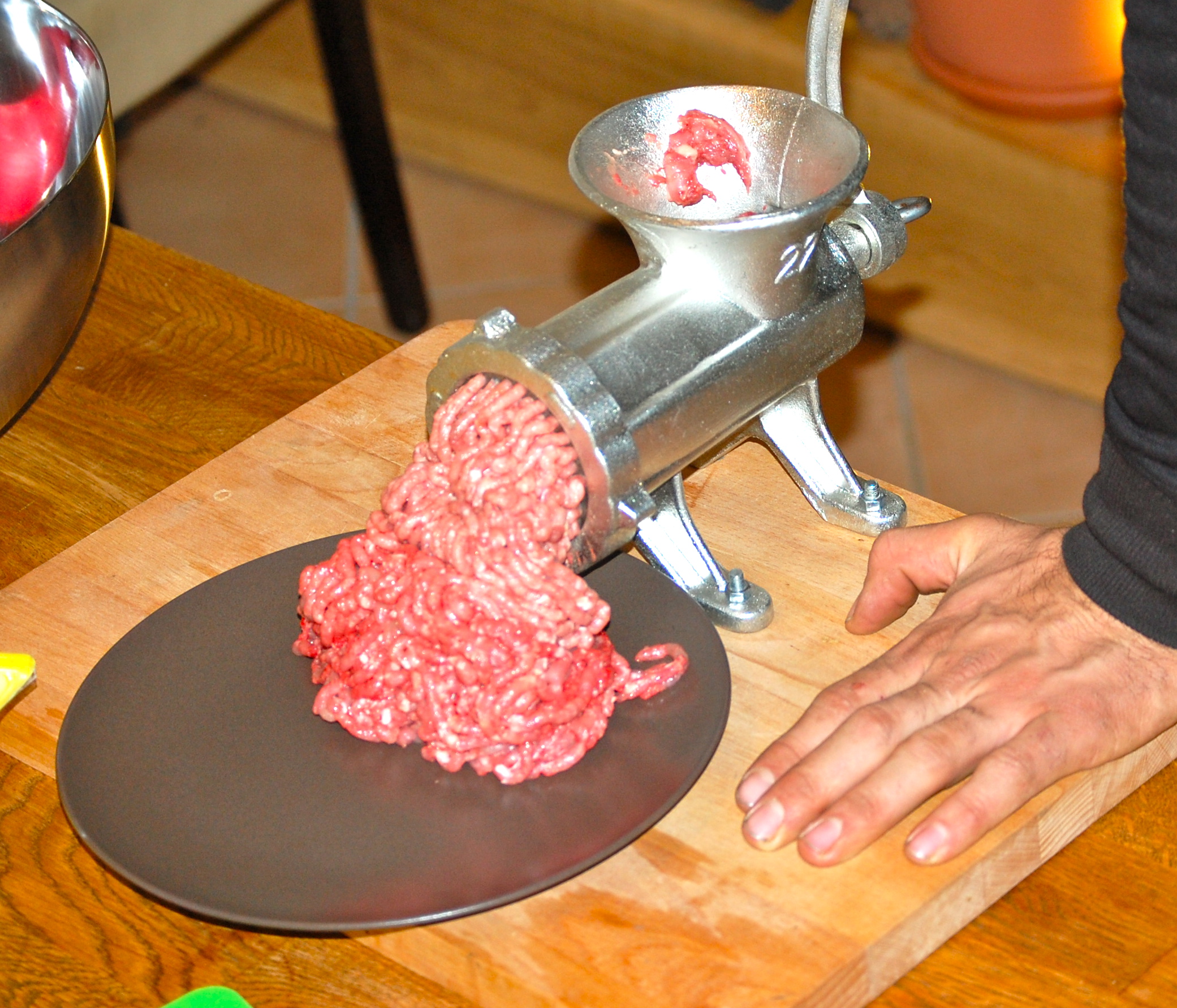 manual meat grinder for making raw cat food