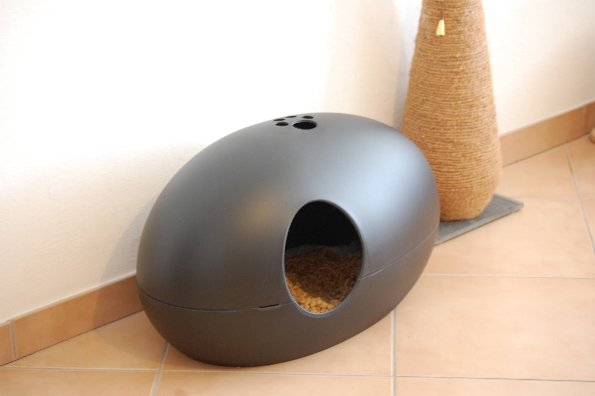 Sindesign litter outlet box